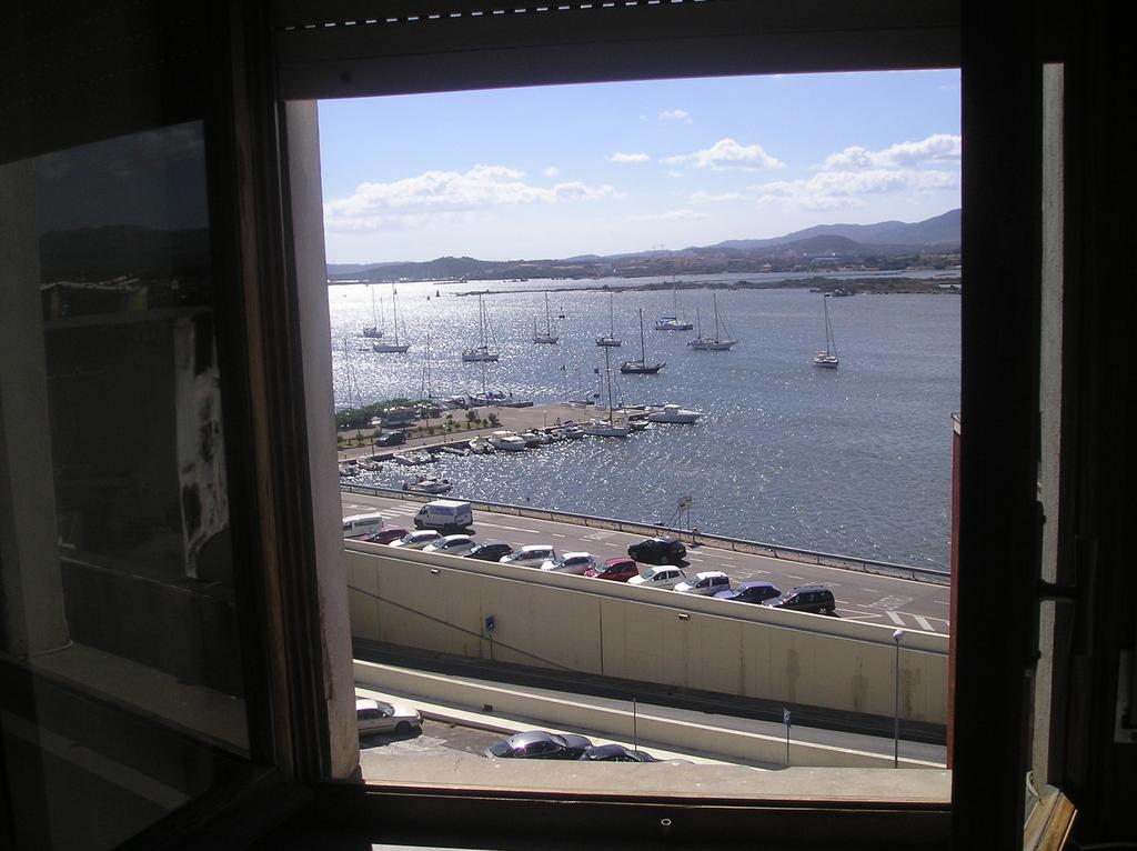 Via Genova Apartment Олбия Стая снимка