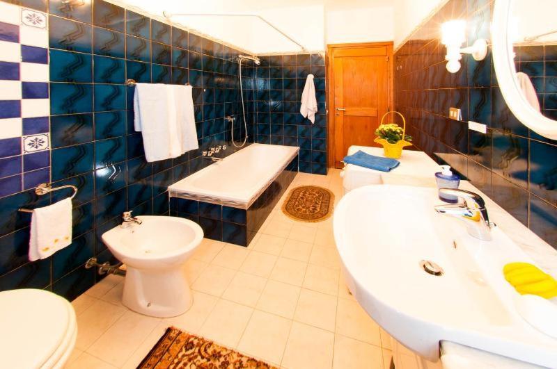 Via Genova Apartment Олбия Екстериор снимка
